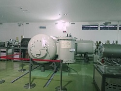 JAEAむつ事務所のタンデトロン加速器質量分析装置